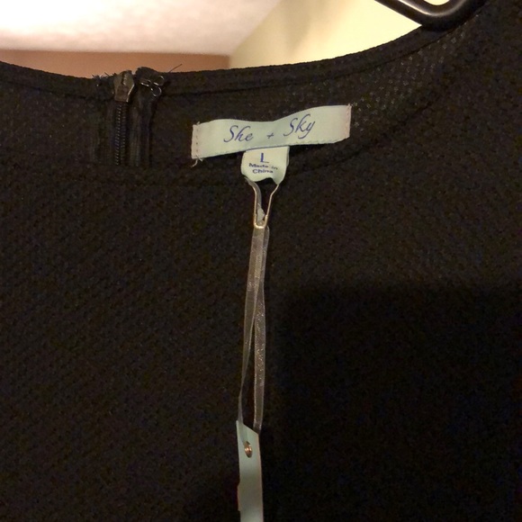 Super cute & fun little black dress - Picture 3 of 5